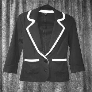 G by Guess Cropped Fitted Blazer
