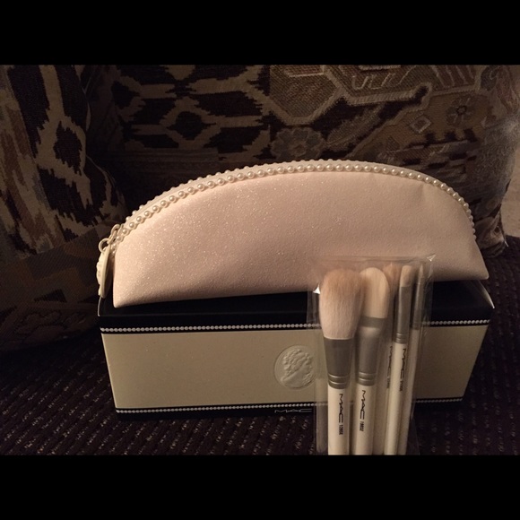 MAC Cosmetics Other - Mac Brush Set with bag