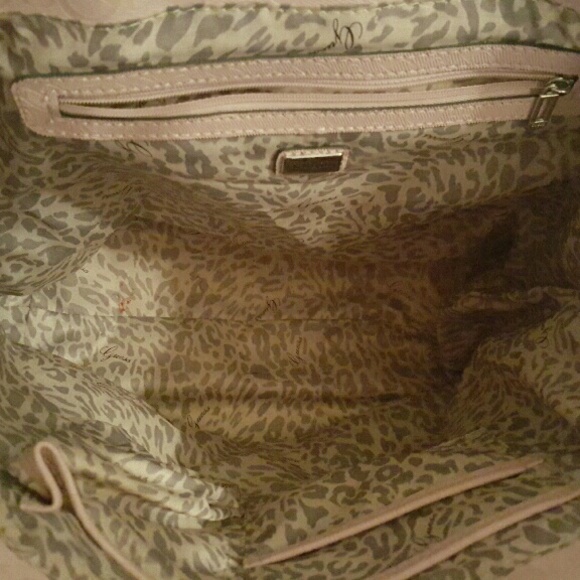 New Guess Tote - Picture 2 of 2
