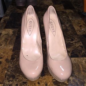Guess pumps