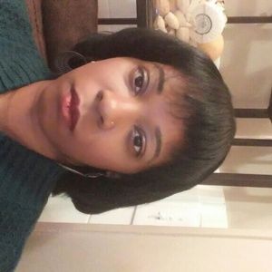 Meet your Posher, Desha