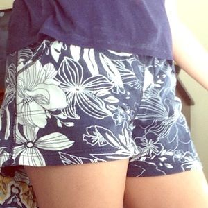 Navy Flowered Shorts🌸