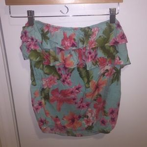 Floral sleeveless crop top.