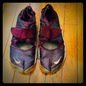 Nikey Air Rifts Burgundy Size 9