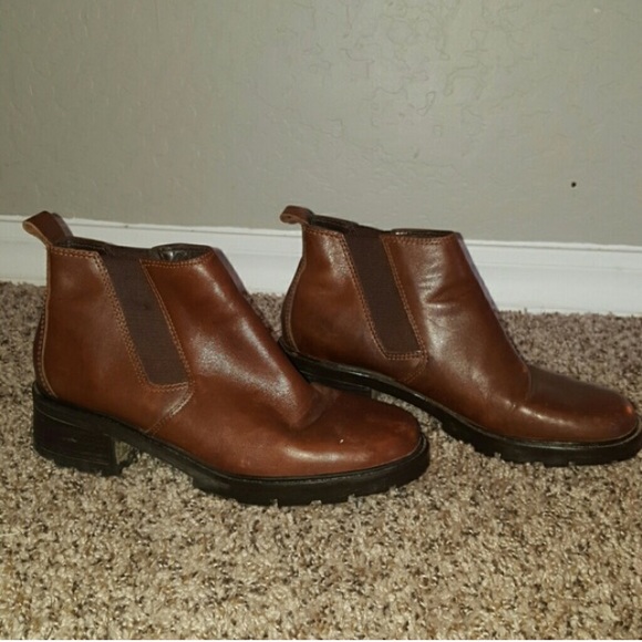 Cognac leather Chelsea ankle boots