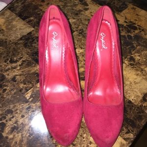 Red pumps