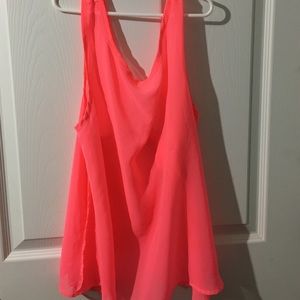 Super cute open back bow shirt
