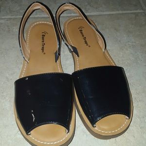 Bare Traps sandals