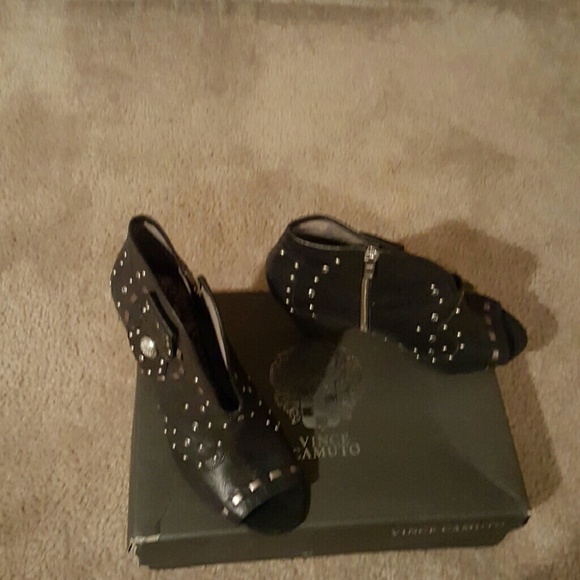 Vince Camuto Shoes - Vince Camuto black bootie like new wore once