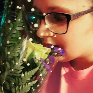 Meet your Posher, Monique