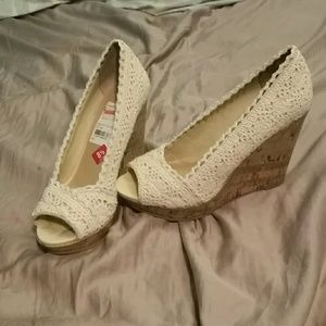 Lace, cork wedge