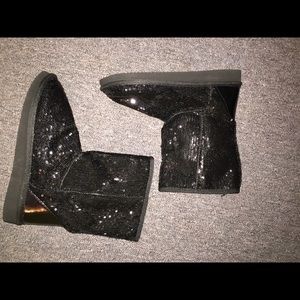 Short Ugg style sequin boots