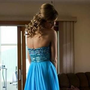 Meet your Posher, Caitlin