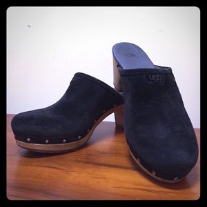 Ugg Australia 5772 Black Suede Leather Abbie Mules