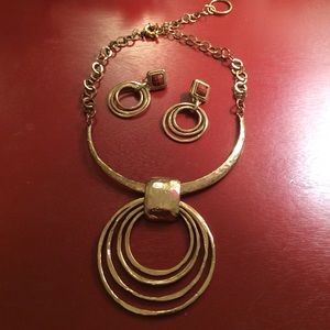 Necklace and earring set