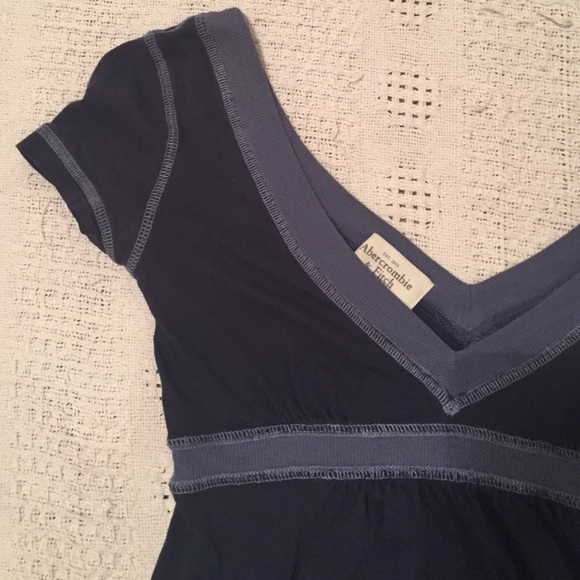 Abercrombie &Fitch low cut short sleeve shirt - Picture 2 of 2