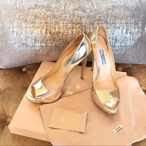 Prada gold peep toe pump Prada gold peep toe pump