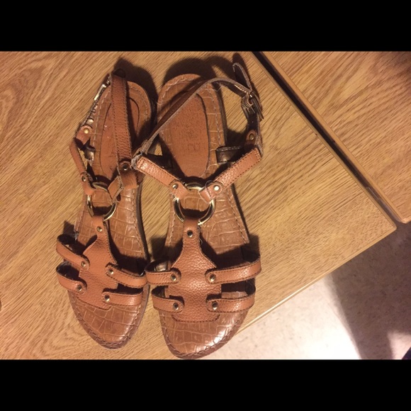 Brown sandals - Picture 1 of 2