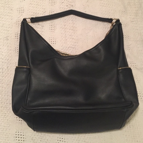 Black Hobo Bag with Gold chain - Picture 2 of 2