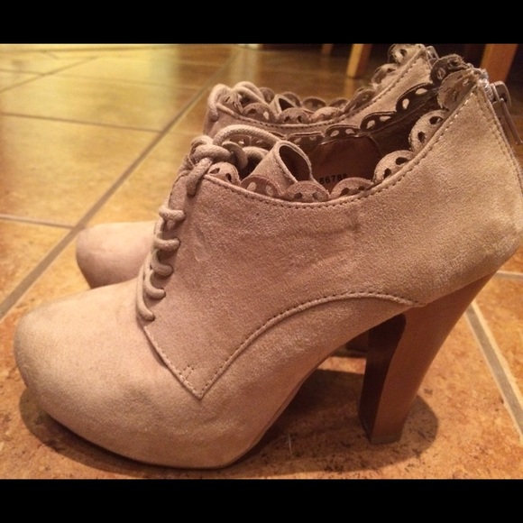 Cream heels suede