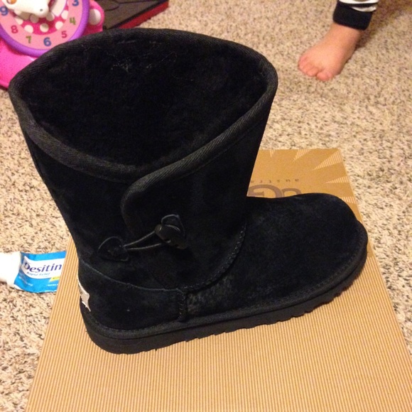 Ugg Shawnee boots.