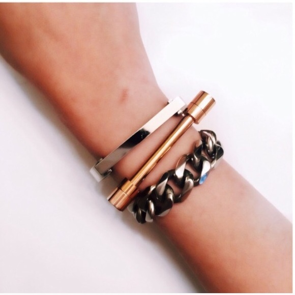 Flat shacke cuff bracelet