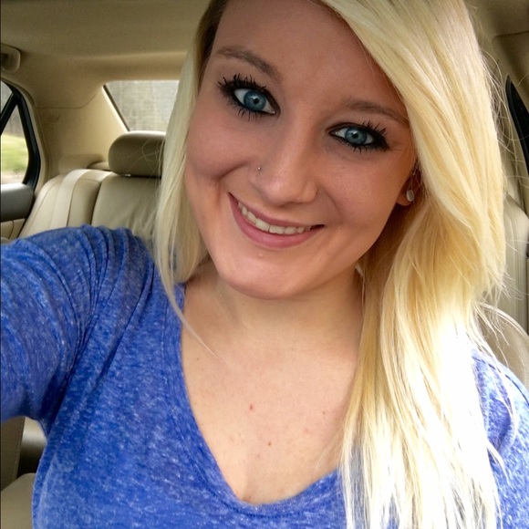 Meet your Posher, Lauren