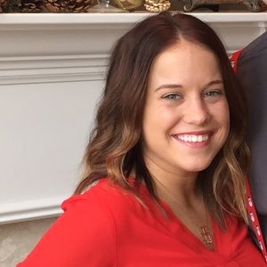 Meet your Posher, Larissa