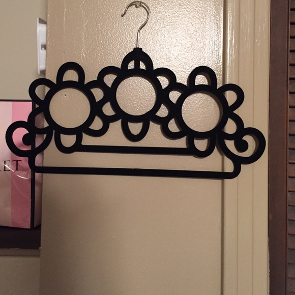 Velvet scarf/jewelry hanger