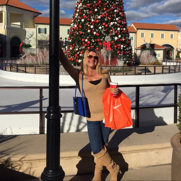 💎🔥Meet Your Posher, Jennifer Lynne🔥💎 - Picture 6 of 8