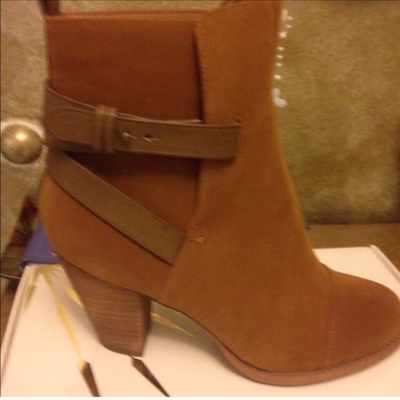 host pick ๐Suede Casual Boot๐ - Picture 4 of 4