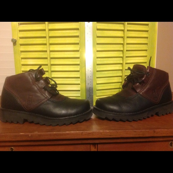 Leather Mozo non slip boots.