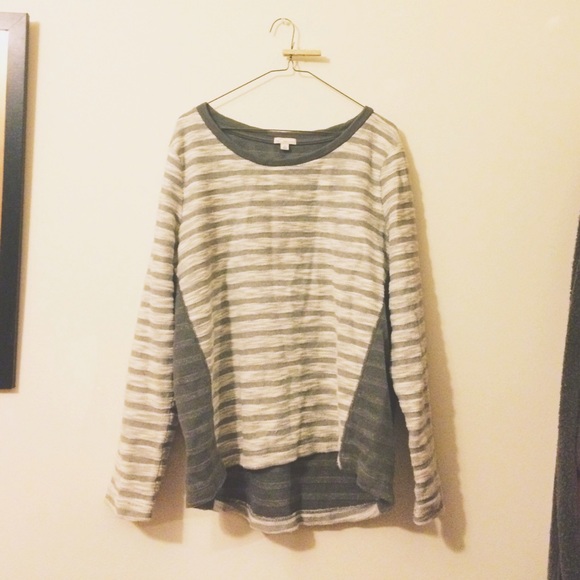 grey and white striped gap sweater