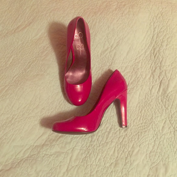 Jessica Simpson pumps
