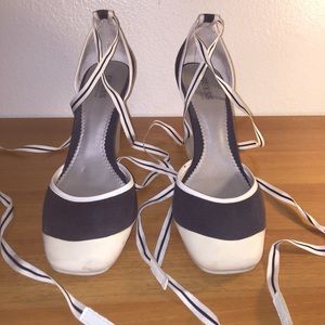 Guess canvas rubber bottom heels