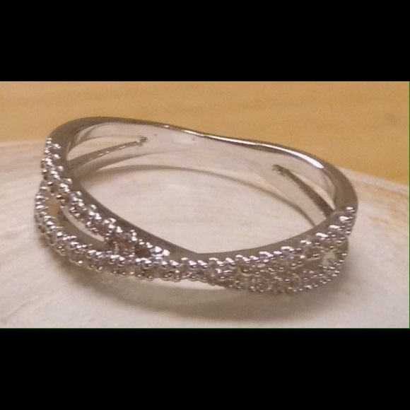 Jewelry - Beautiful Ring Zirconia 18k White Gold Plated