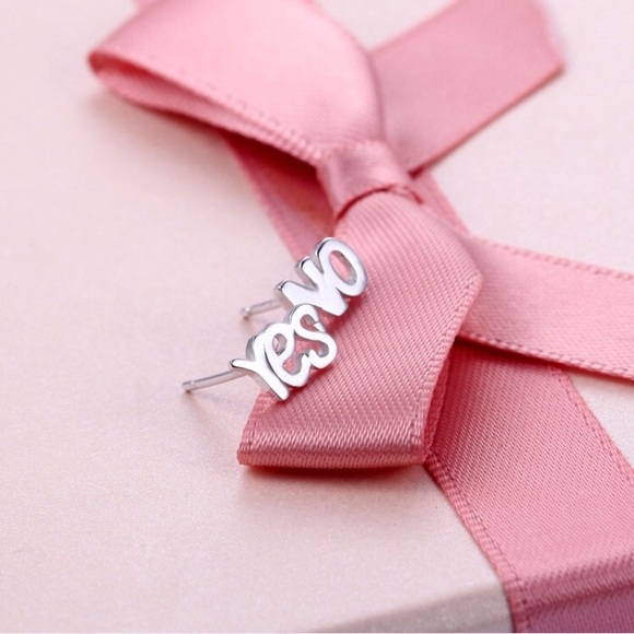 YES NO Stud Earrings - Picture 3 of 4