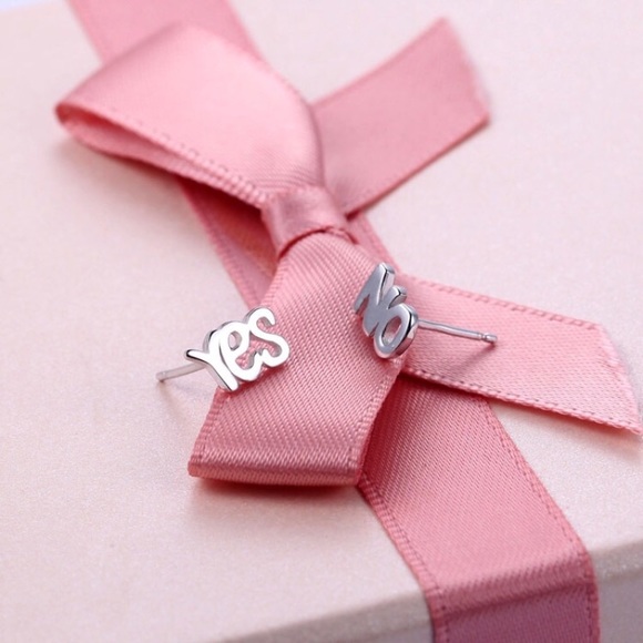 YES NO Stud Earrings - Picture 4 of 4