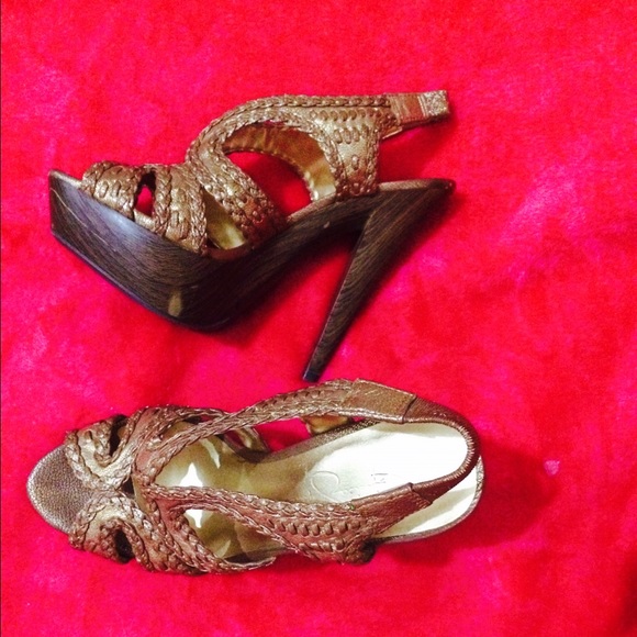 👠Jessica Simpson Heels Sandals Gold Wooden👠