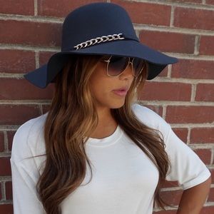 Charcoal chain floppy hat
