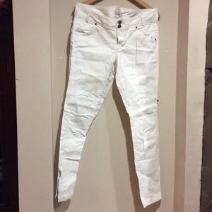 Skinny White Jeans...your favorite Calvin's.