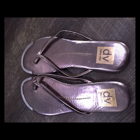 Dolce Vita silver flip flop 5.5