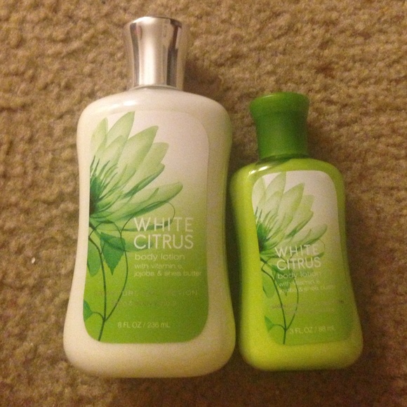 White citrus lotion with travel comb and brush set