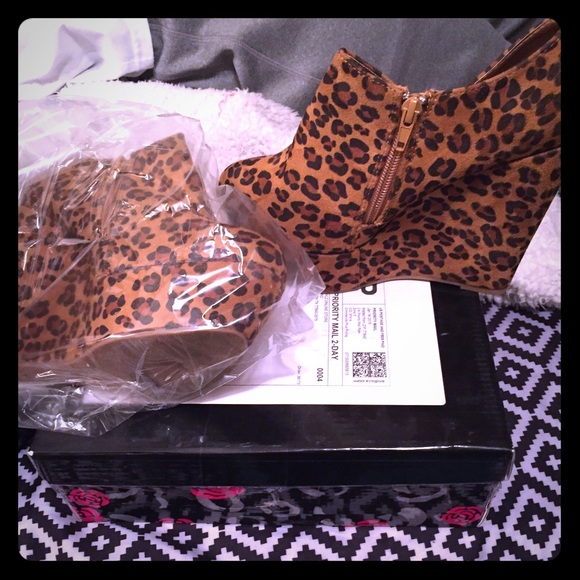 Size 7 never worn