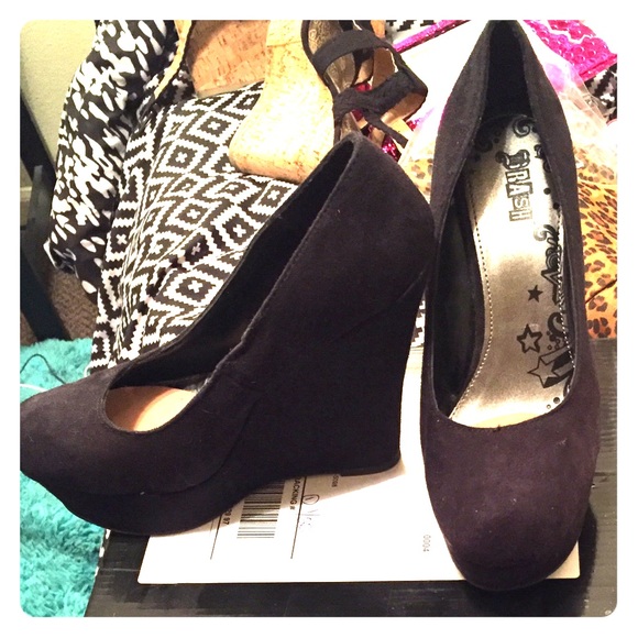 Black wedges never worn