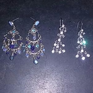 2 pairs of earrings