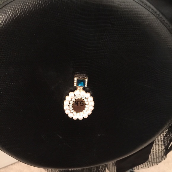 Very cute black leather circular purse