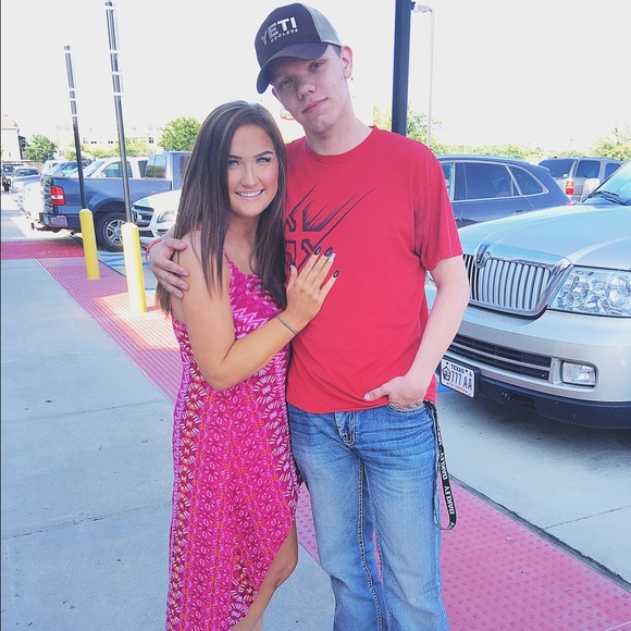 MEET YOUR SELLER! 💞💞 - Picture 3 of 4