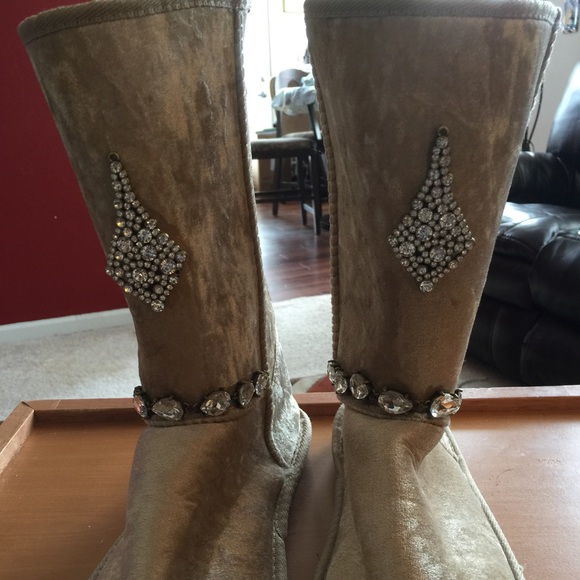 Wet seal boots size 10