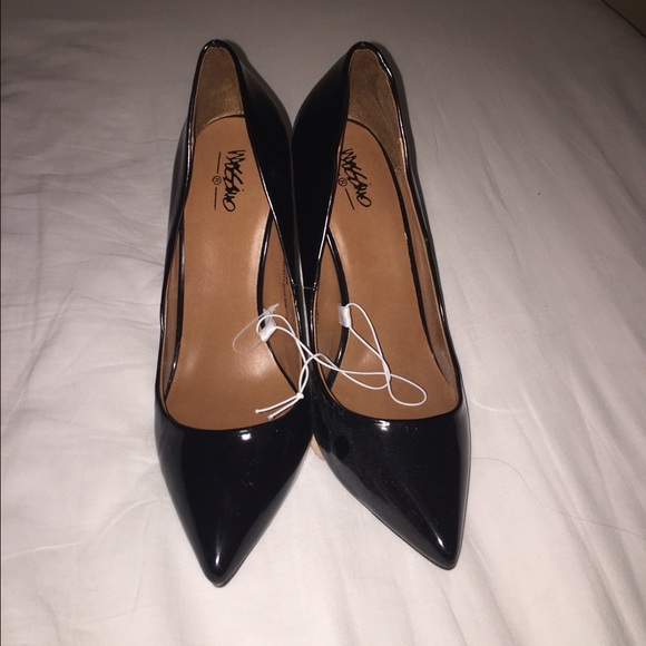 Pointy toe high heels